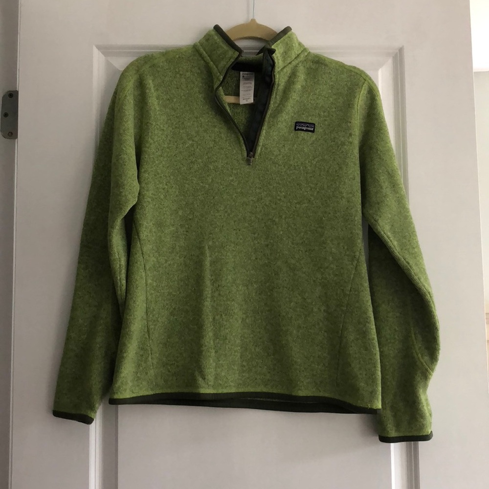 Women’s green medium Patagonia half zip pullover